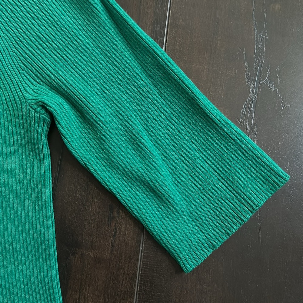 Solid Color Top - Picture 3 of 6